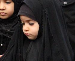الطفلة زهراء تدعو للحجاب بصمت