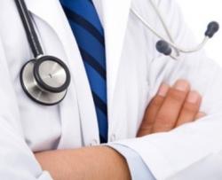 جراح عراقي يترك عملية ابنته لينقذ امرأة تعرضت لانفجار مفاجئ بالأوعية الدموية